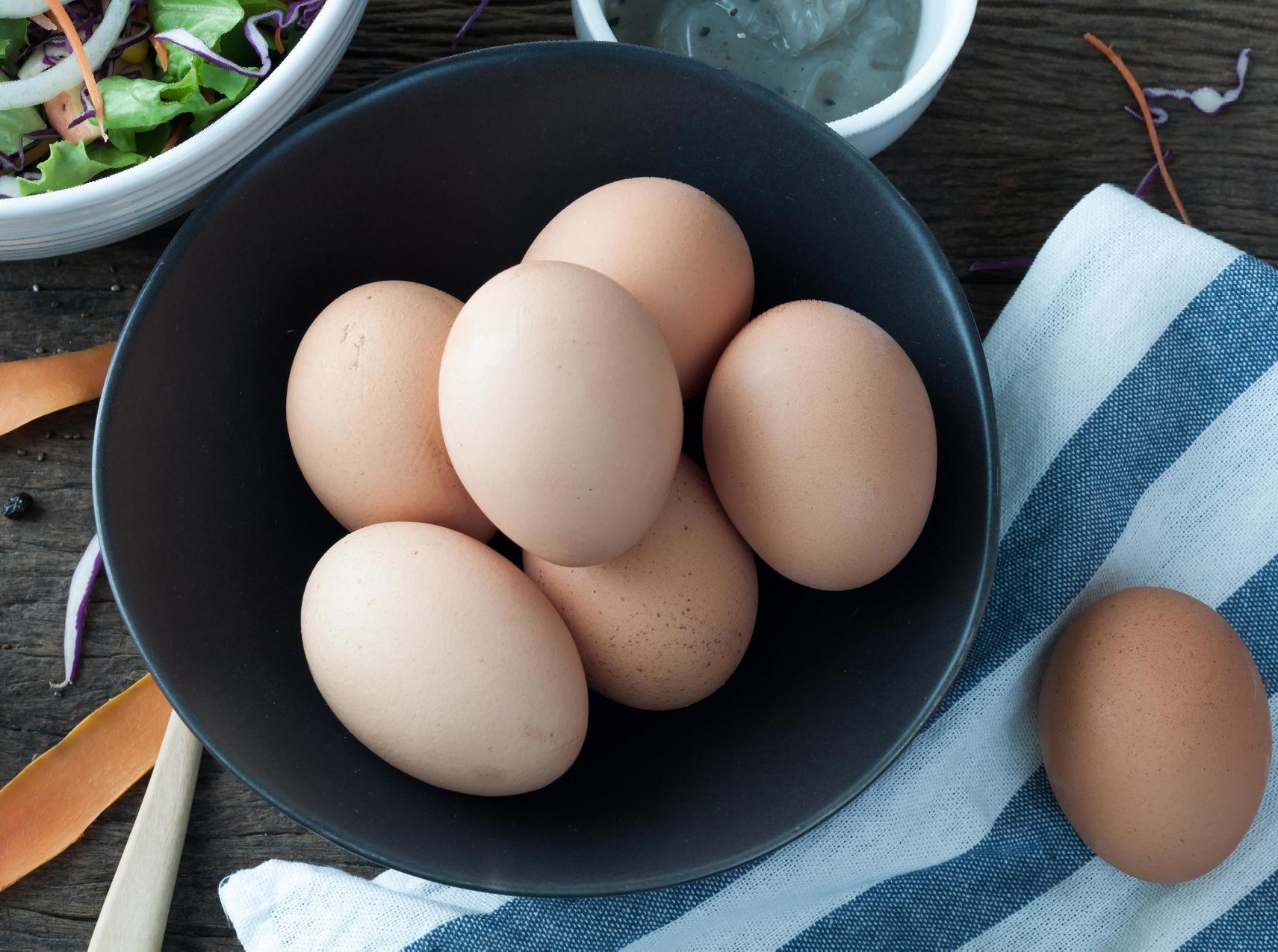 Как можно хранить куриные яйца: сколько они хранятся, как понять, что испортились — Еда