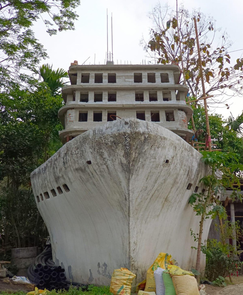 Жизнь на «Титанике»: индиец построил себе дом в виде знаменитого корабля за $180 тысяч