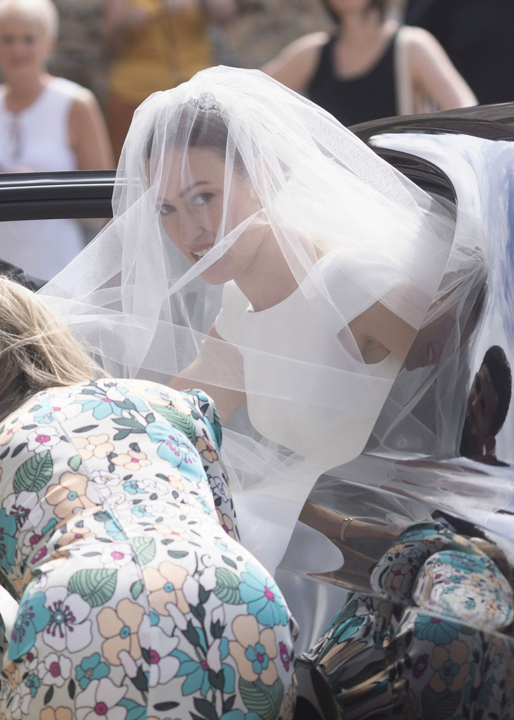 +1 королевская свадьба: аристократка-психотерапевт, внучка Елизаветы II Татьяна Маунтбэттен отправилась под венец в платье-футболке