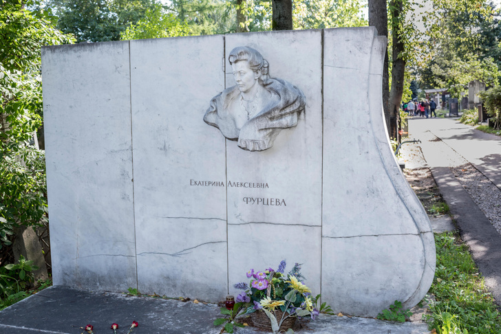 Женщина на мавзолее: кем была министр культуры СССР Екатерина Фурцева