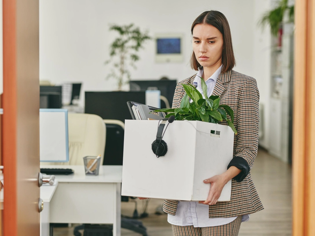 Зона риска: кто может остаться без работы во время кризиса | marieclaire.ru