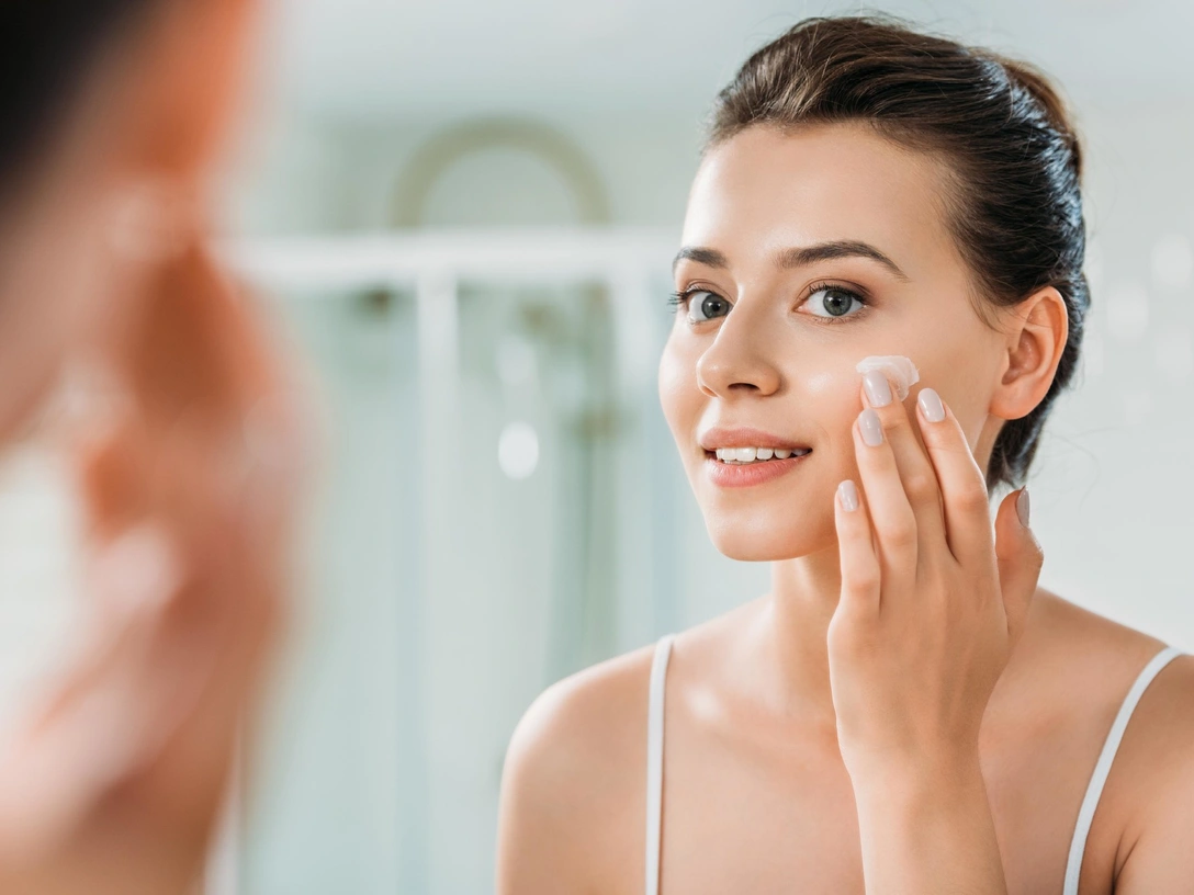 Окружить заботой: как уход за кожей влияет на физическое и ментальное здоровье? | marieclaire.ru