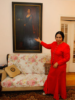 Актриса Екатерина Жемчужная в своей квартире в Москве