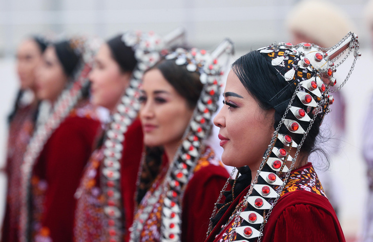 Женщинам в Туркменистане запретили ботокс, маникюр, пластику груди: так ли это на самом деле?