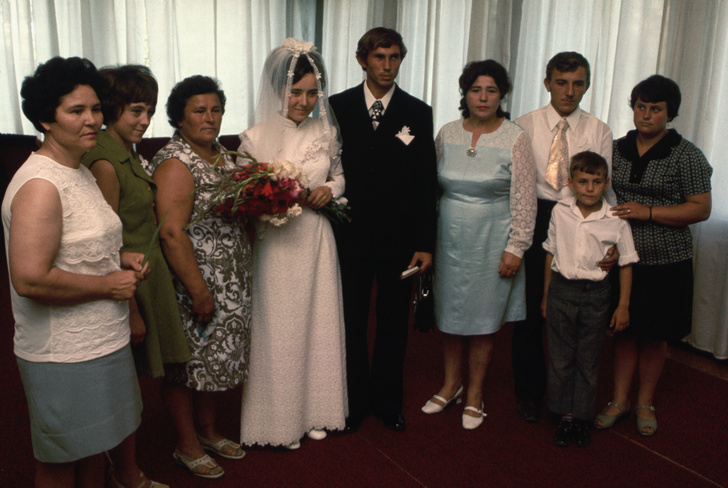 Свадебная мода в СССР: как советским невестам удавалось хорошо выглядеть даже во время дефицита
