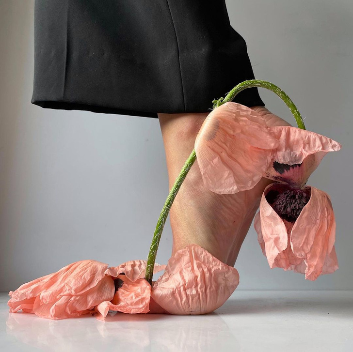 Фото №1 - Инстаграм недели: странные и прекрасные туфли из цветов, ягод, овощей и других неочевидных материалов