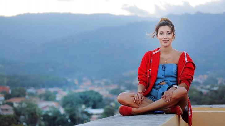 Регина-путешественница: Тодоренко стала лицом средств для волос Aussie