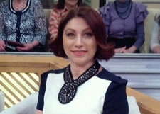 Роза Сябитова делает себе «бразильскую попку»