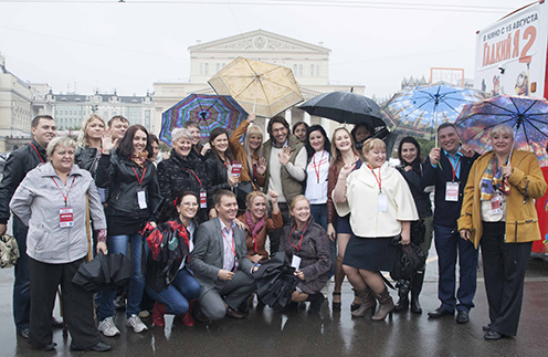 Несмотря на ливень, москвичи снимали нашу веселую группу на айфоны