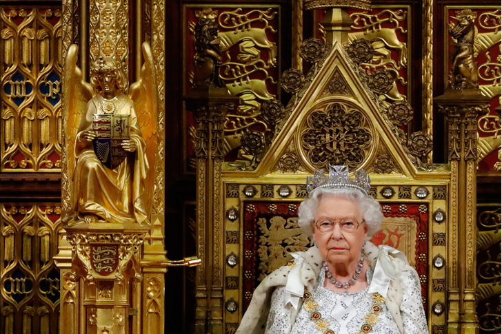 Божией милостью Королева: вся жизнь Елизаветы II в 17 кадрах