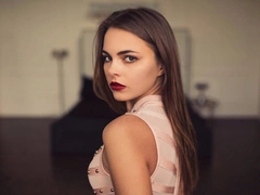 Россиянка Октябрина Максимова вошла в топ-10 самых красивых женщин мира, обогнав Марго Робби и Галь Гадот