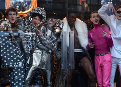 Зажигательно и ярко: как прошел показ мужской коллекции Dolce & Gabbana 2022