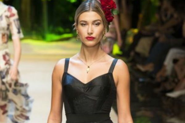 Практически в каждой коллекции Dolce&Gabbana используется элемент бюстье