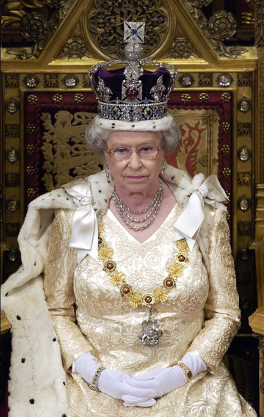 «Пасха нужна нам как никогда»: Елизавета II обратилась к британцам