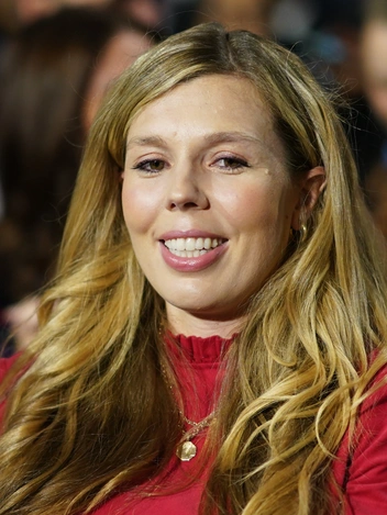 Кэрри Джонсон поддерживает мужа во время конференции Консервативной партии в Центральном конференц-комплексе Манчестера, 6 октября 2021