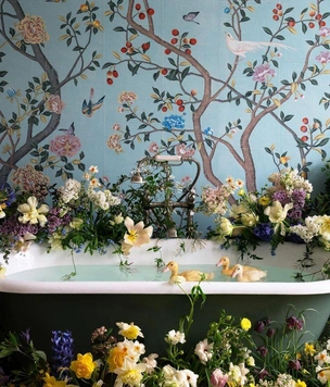 Обои de Gournay в декорациях от студии флористики Lucy Vail Floristry