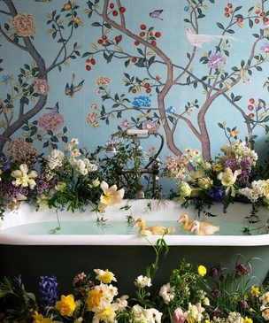 Обои de Gournay в декорациях от студии флористики Lucy Vail Floristry