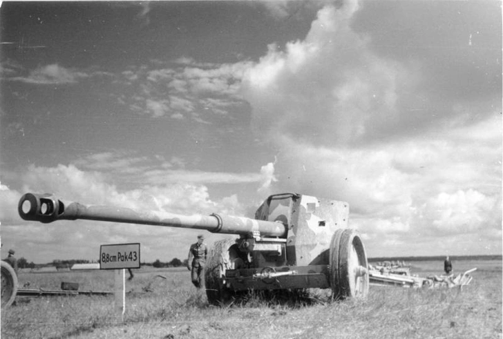 Грозная пушка Pak 43 без стального футляра