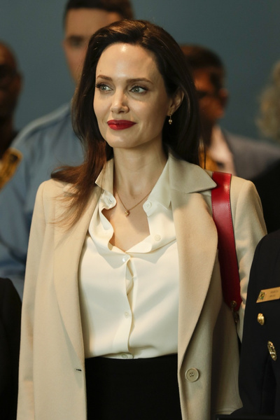 Брэд Питт и Анджелина Джоли официально больше не муж и жена
