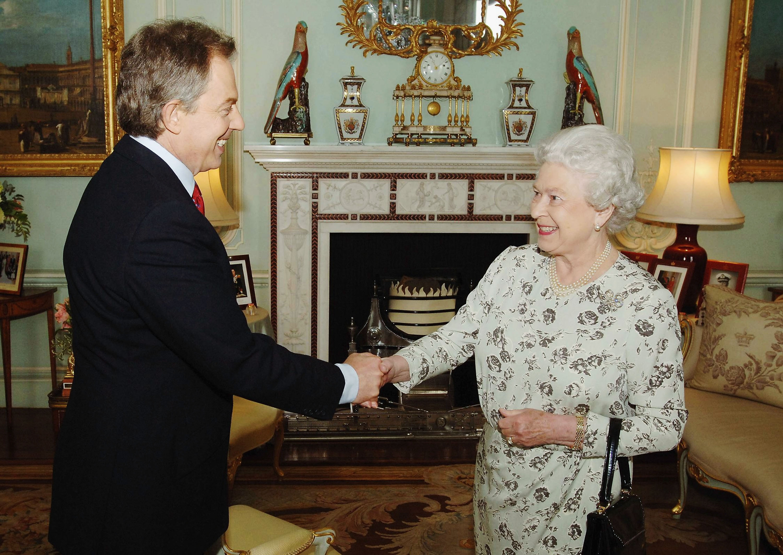 Премьер министр королевы. Тони Блэр премьер-министр Великобритании. Тони Блэр премьер-министр и Королева.