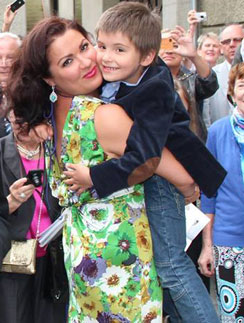 Анна Нетребко с сыном Тьяго