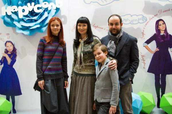 Нонна Гришаева с семьей на празднике канала «Карусель»