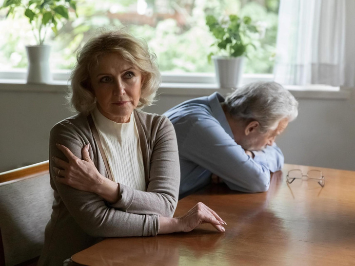 Почему люди старше 50 лет часто разводятся (и как пережить этот опасный период без потерь)