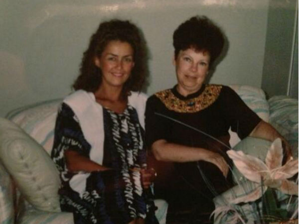 Слева направо: первая жена Игоря Елена и мама Наташи Людмила Ивановна Порывай