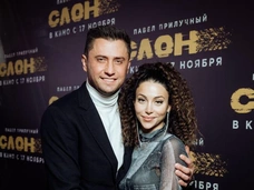 Total black и афрокосички. Первый выход Зепюр Брутян в положении