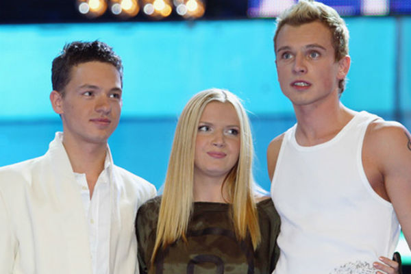На «Фабрике звезд» Юлия заняла третье место, Александр Киреев (слева) - второе, а Никита Малинин (справа) стал победителем. 2003 год
