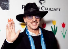 Михаил Боярский не может справиться с внуком