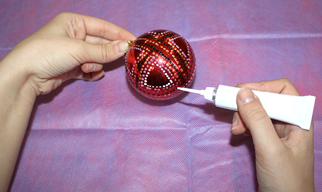 Как украсить дом на Новый год 2015: рождественский венок своими руками, украсить елочные шары фото