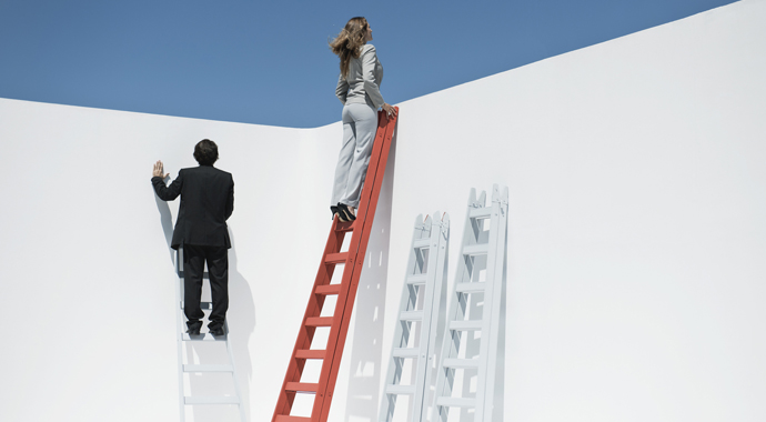 «Сломанная лестница»: проблемы карьерного роста у женщин