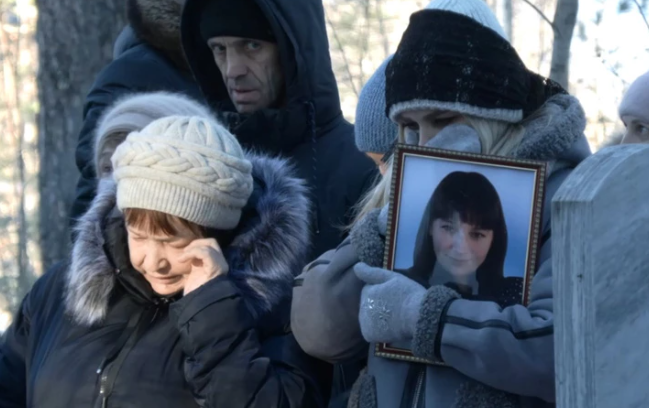 На Урале похоронили 36-летнюю мать пятерых детей Любовь Белюшину, которую задушил муж