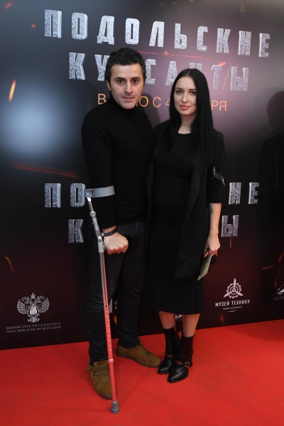 Джаник Файзиев со Светланой Ивановой и Агата Муцениеце в одиночестве: звезды на премьере фильма