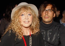 Алла Пугачева блеснула в смелом наряде