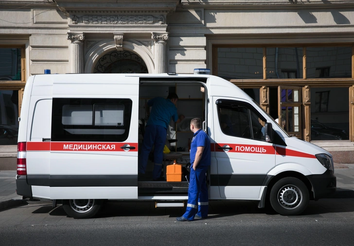 Видел, что ребенку плохо, но требовал 100 тысяч: фельдшер, высадивший мать с больным сыном, задержан