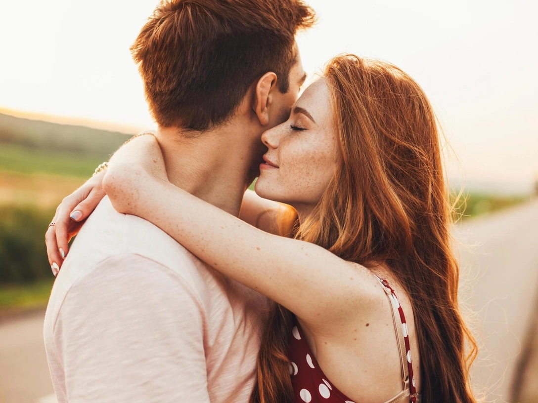 Три знака Зодиака, которые встретят любовь этим летом — проверьте, вдруг это вы | marieclaire.ru