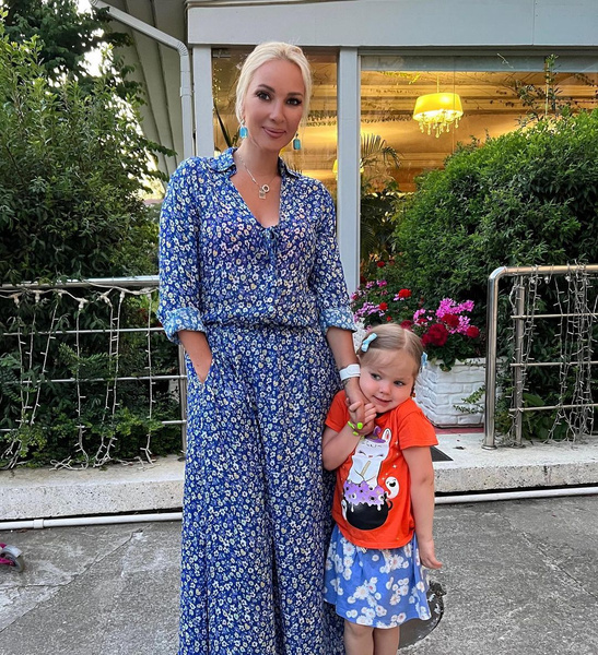 Лера Кудрявцева с дочкой