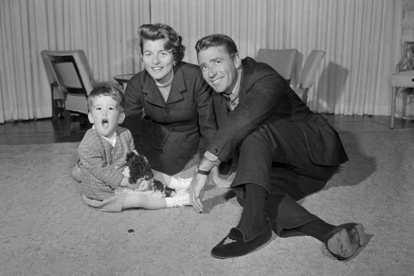 Кристофер с родителями, Патрицией Кеннеди и Питером Лоуфордом, 1957 год