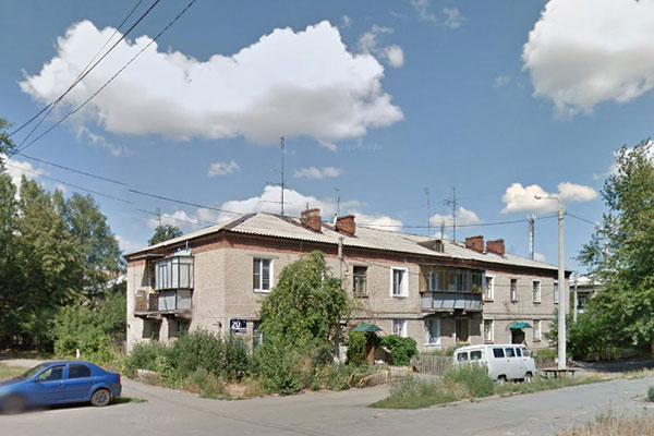 В этом доме, на окраине Металлургического района Челябинска, живет 95-летний двоюродный дед Максима Андрей Брейтенбьюхер