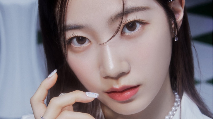 8 ослепительных макияжей k-pop айдолов, которые вдохновят тебя сиять в Новый год 2023