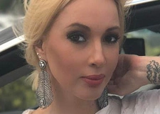 Лера Кудрявцева в бикини уподобилась кукле Барби