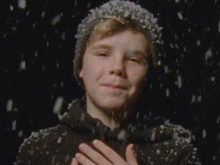 Младший сын Бэкхемов представил трогательный рождественский клип