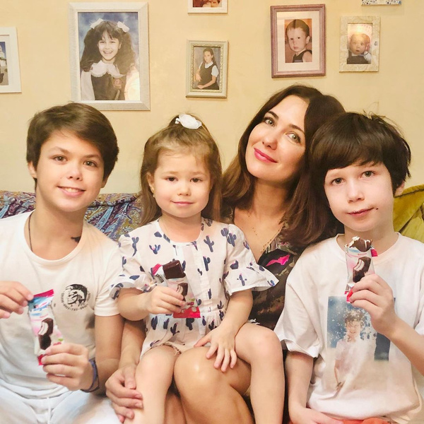 «Старший — папа, младший — мама»: Климова показала повзрослевших сыновей от актера Петренко