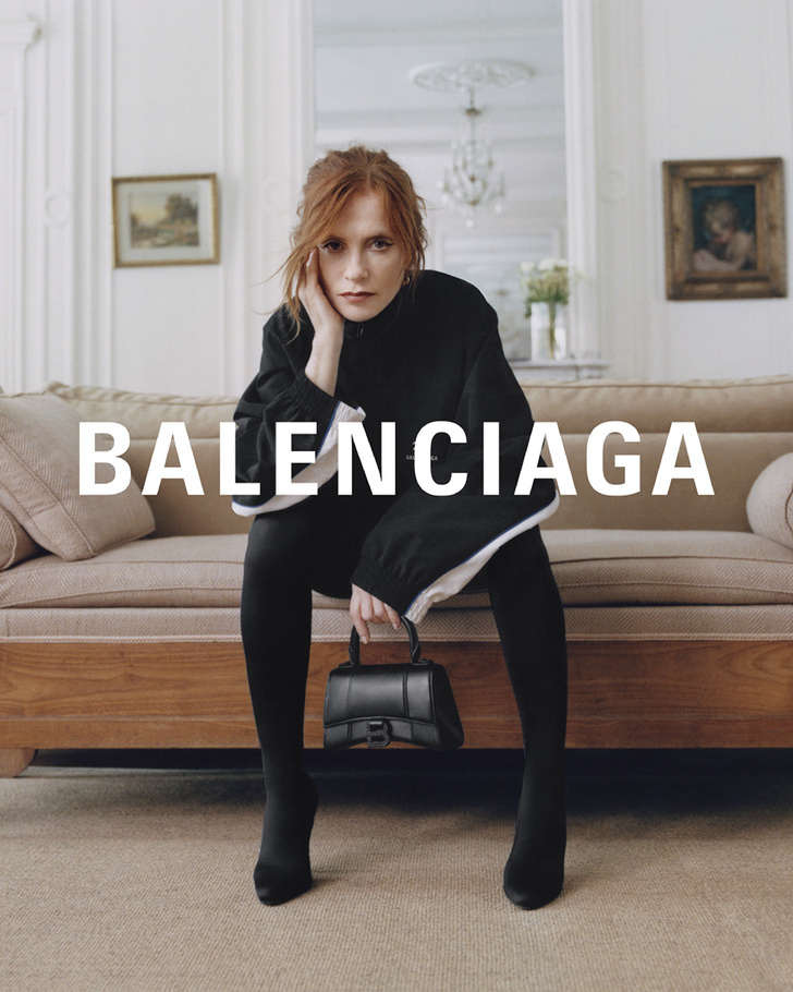 Так выглядит сама роскошь: Ким Кардашьян в рекламе Balenciaga позирует у себя дома