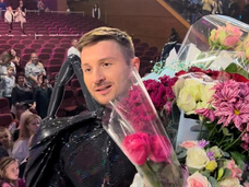 Победитель шоу «Маска» Лазарев: почему косил под женщину на каблуках, как скрывался от детей и соперничал с Биланом