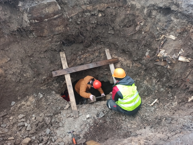 В Пскове коммунальщики случайно раскопали древнюю подземную церковь