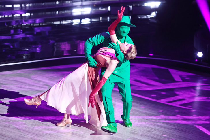 Фото №4 - У Мироновой все болит, а Зудина — кандидат на вылет: как прошел четвертьфинал шоу «Танцы со звездами»