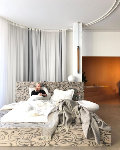 Кровать за занавеской: 35 примеров из реальных интерьеров | myDecor